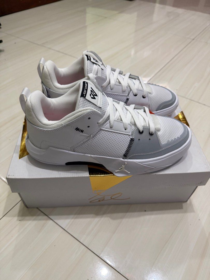 Jordan One Take 5 PF (Category: Sneakers) located in Manila. Submitted by jj11662 (Listing ID 1386784632, Image 1). Description: Jordan One Take 5 PF White/Black-Artic Punch ORIGINAL‼️bought from Malaysia size 9.5 for men - UK 8.5 - BR 41 - CM 27.5 - EUR 43 .