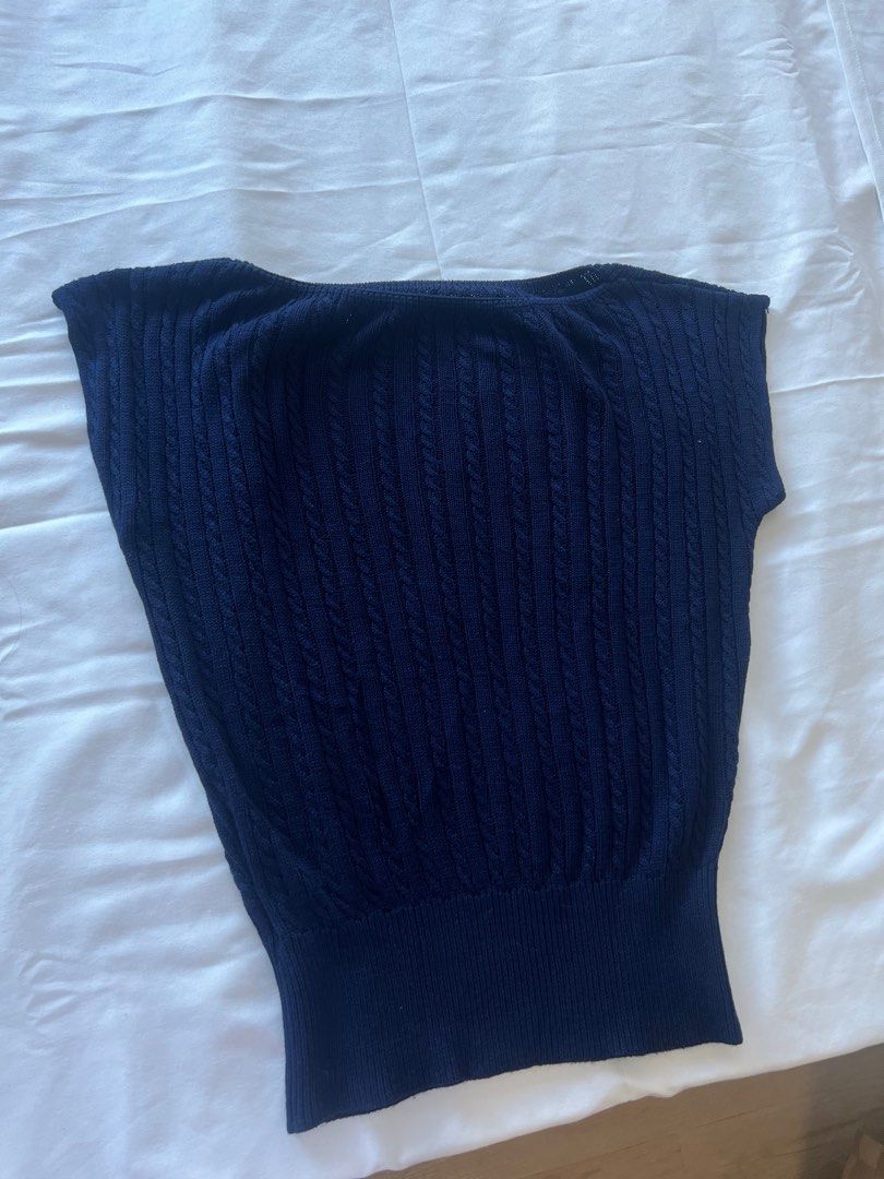 Knitted Navy Blue Top (Category: Blouses) located in Manila. Submitted by shaee__ (Listing ID 1386822917, Image 1). Description: s-m.