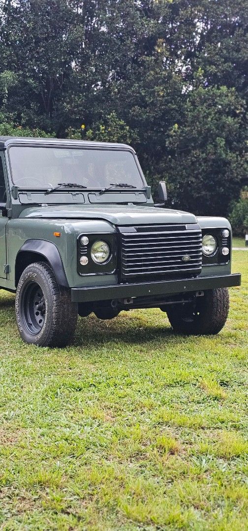 Land Rover Defender 110 5-Door Manual (Category: Used Commercial Vehicles for Sale) located in Singapore. Submitted by rushsg (Listing ID 1386887987, Image 2). Description: 1985 Land Rover Defender 110 - 5 Door The vehicle is not yet registered. Price does not include COE and ARF. The vehicle has already performed its inspection and is ready for registration. If you have any questions about the vehicle, please feel free to ask..