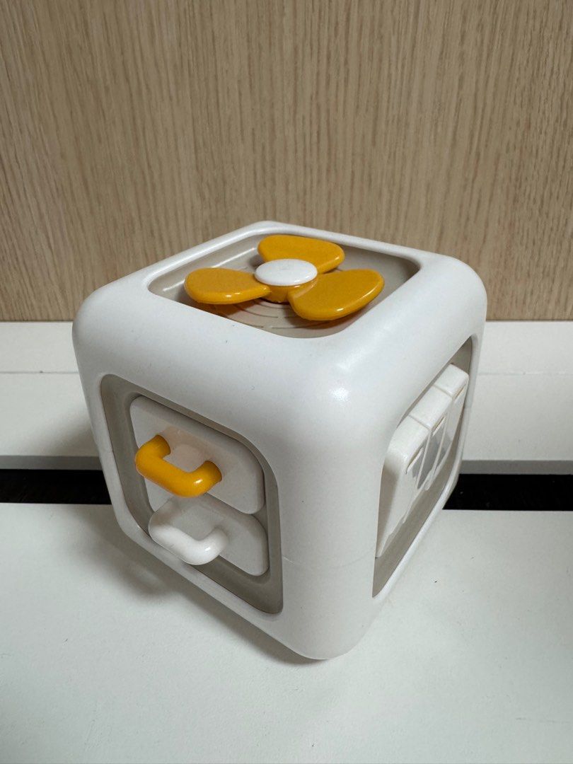 Learning cube / activity cube (Category: Infant Playtime) located in Singapore. Submitted by just.shopping (Listing ID 1386944426, Image 1). Description: 6 sides with different activities for baby.