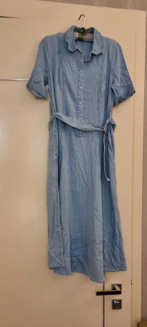 DKNY Dropped waist Tencel Light Blue Denim Dress with Belt (Category: Dresses) located in Singapore. Submitted by tianlinq (Listing ID 1386908932, Image 1). Description: BNIB DKNY Dropped waist Tencal Dress -Tencal Material -blue denim midi dress - Button-down front - Matching belt included - Perfect for casual wear PTP .