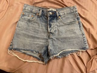 (Category: ) located in . Submitted by celineyuch (Listing ID 1386951959, Image 1). Description: .