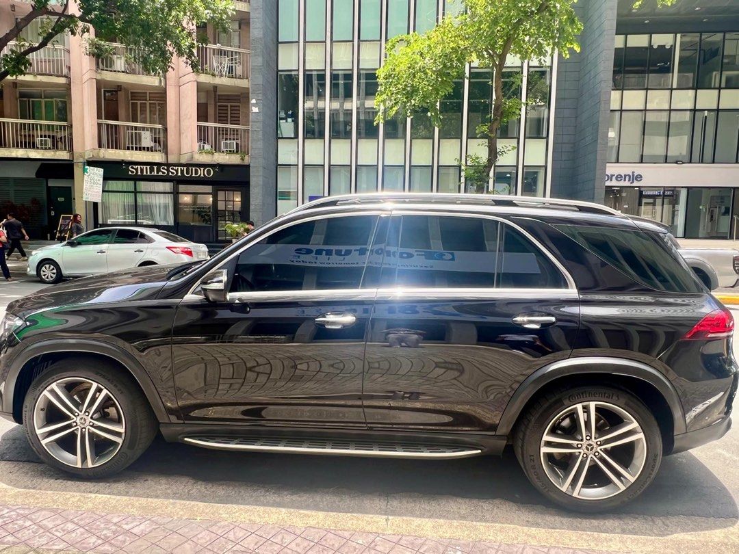 Mercedes-Benz GLE 300 Auto (Category: Used Cars) located in Taguig. Submitted by johnhb (Listing ID 1386959433, Image 3). Description: Black Mercedes Benz GLE 300d model 2022. Kilometer reading 26,000 kms. First owner, casa maintained. RFS: Upgrade.