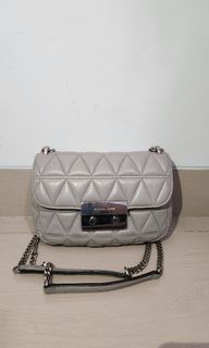 (Kategori: ) berada di . Dikirim oleh laviqneqz (ID iklan 1386830869, Gambar 1). Deskripsi: .