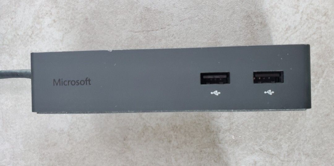 Microsoft Surface Dock （分類：電腦線、轉接線及轉換器）位於 Hong Kong。 由 jaimf 提交（商品編號 1386863211，圖片 3）。簡介： Compatible with : Surface Pro (11,10,9,8,7,6,5,4,3,X) Surface Laptop (7,6,5,4,3,2,1) Surface Laptop Studio (2,1) Surface Book (2,1) Surface Go (4,3,2,1) Specifications of Surface Dock : 4 x USB 3.0 ports (for peripherals like keyboards, mice, printers, or external drives) 2 x Mini DisplayPort (for connecting external monitors) 1 x Gigabit Ethernet port (for 