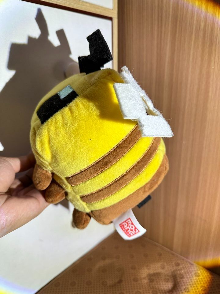 Minecraft: Bee Mojang (Category: In-Game Products) located in Quezon City. Submitted by genie.fluff (Listing ID 1386798870, Image 3). Description: .