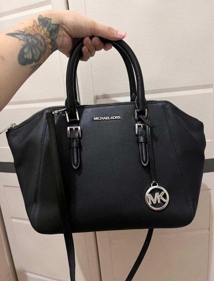 MK charlotte satchel (Category: Luxury Bags & Wallets) located in Manila. Submitted by zeldeclutters2 (Listing ID 1386894902, Image 1). Description: padala from US nawala ko na care card.