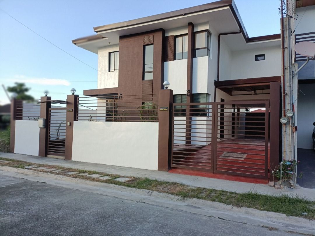 NUVALI - AVIDA WOODHILL SETTINGS (Category: House & Lot) located in Caloocan City. Submitted by lots.pili37516 (Listing ID 1386821249, Image 1). Description: The house is located near the main gate, well-maintained , 3 bedrooms with own toilet and bath, 2 car garage, newly repainted, with maid/s room with own toilet and bath and also can be converted into an office . Lot Area: 182sqm more or less FA: 127sqm more or less.