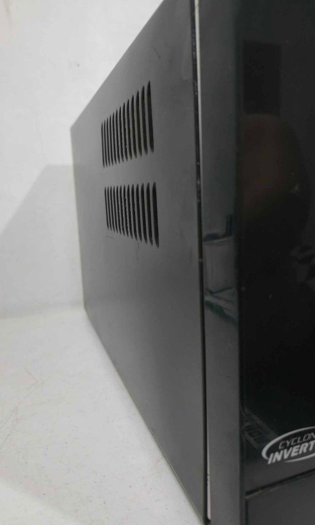 Panasonic 44L Inverter Microwave Oven (Category: Ovens & Toasters) located in Taytay. Submitted by mikz_1303 (Listing ID 1386791340, Image 3). Description: Panasonic 44L Inverter Microwave Oven Used as demo unit Australian mall pull out 44L Issue dent and minimal scratch 6.5k.