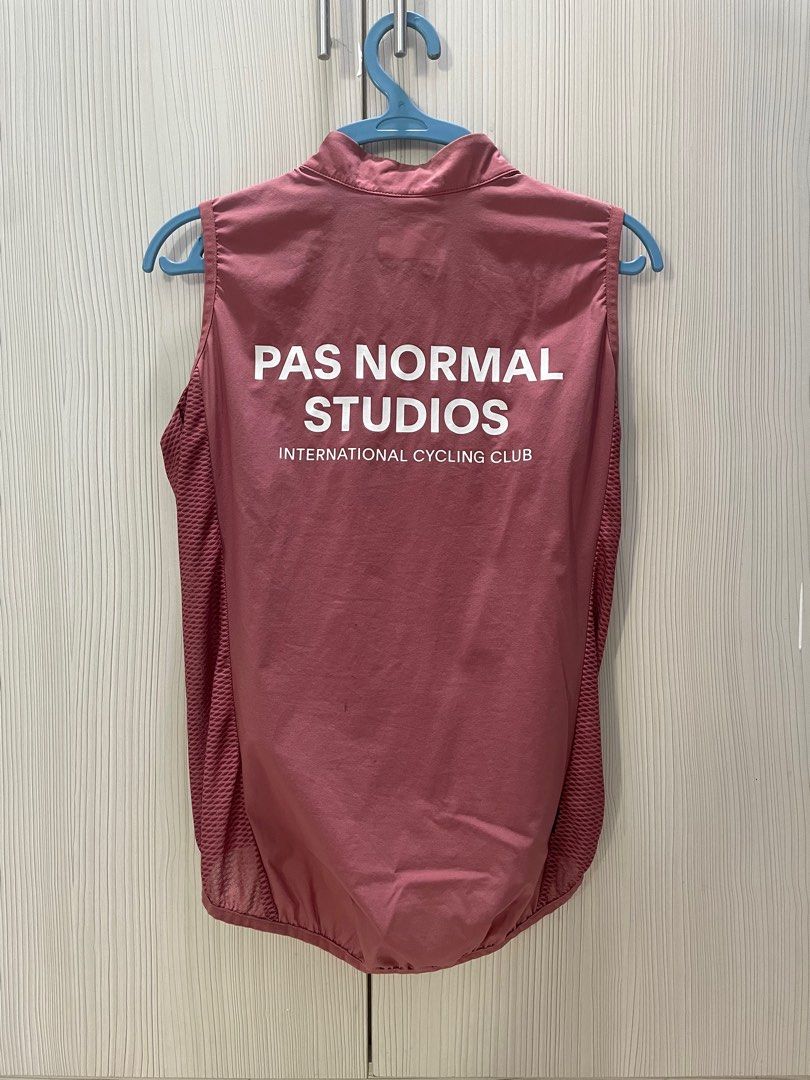PAS NORMAL STUDIOS (Category: Vests) located in Gombak. Submitted by trickyspidey (Listing ID 1386798732, Image 2). Description: Gilet Pas.