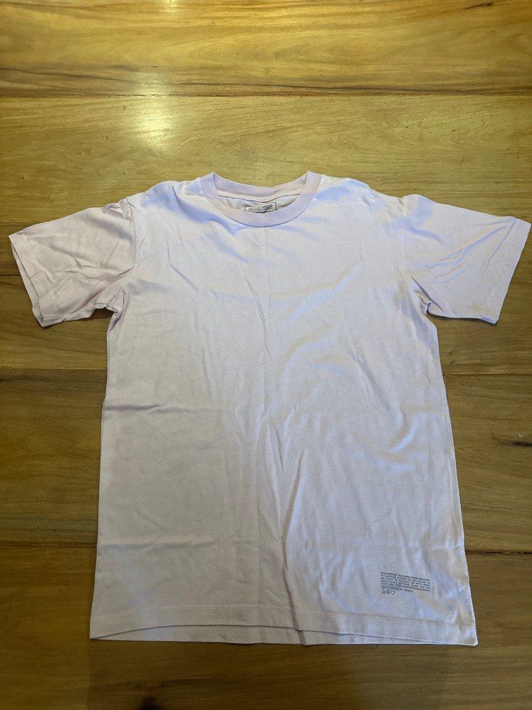 Pink Bench Men’s Shirt (S size) (Category: Tshirts & Polo Shirts ) located in Makati City. Submitted by albert___ (Listing ID 1386861548, Image 1). Description: Pink bench tshirt! Size: S Width: 19.6in Length: 23.6in.