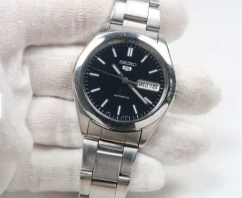 Seiko 5 automatic (Category: Luxury Watches) located in Quezon. Submitted by joannuysia (Listing ID 1386791511, Image 2). Description: .