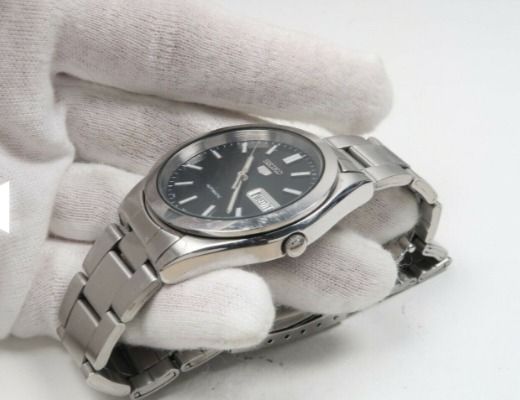 Seiko 5 automatic (Category: Luxury Watches) located in Quezon. Submitted by joannuysia (Listing ID 1386791511, Image 3). Description: .