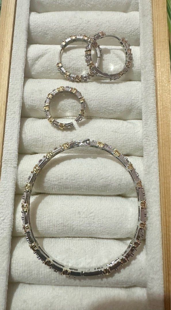 tennis bangle set (Category: Bracelets) located in Makati City. Submitted by Musthevs (Listing ID 1386880098, Image 2). Description: SET for 2k.