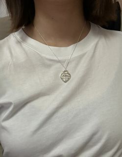 (Category: ) located in . Submitted by japanandsingaporeluxepreloved (Listing ID 1386885997, Image 1). Description: .