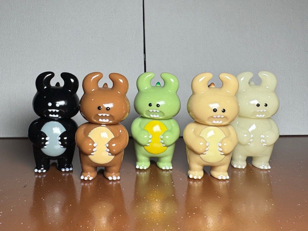 UAMOU VAG Series 31.5 (Category: Designer & Blind Box Toys) located in Makati City. Submitted by crayonf5 (Listing ID 1386946399, Image 1). Description: FOR SALE: UAMOU VAG Series 31.5 Vinyl Artist Gacha 5 figures Payment: BDO / GCash Shipping: Grab / Lalamove (buyer's expense) Location: Makati.