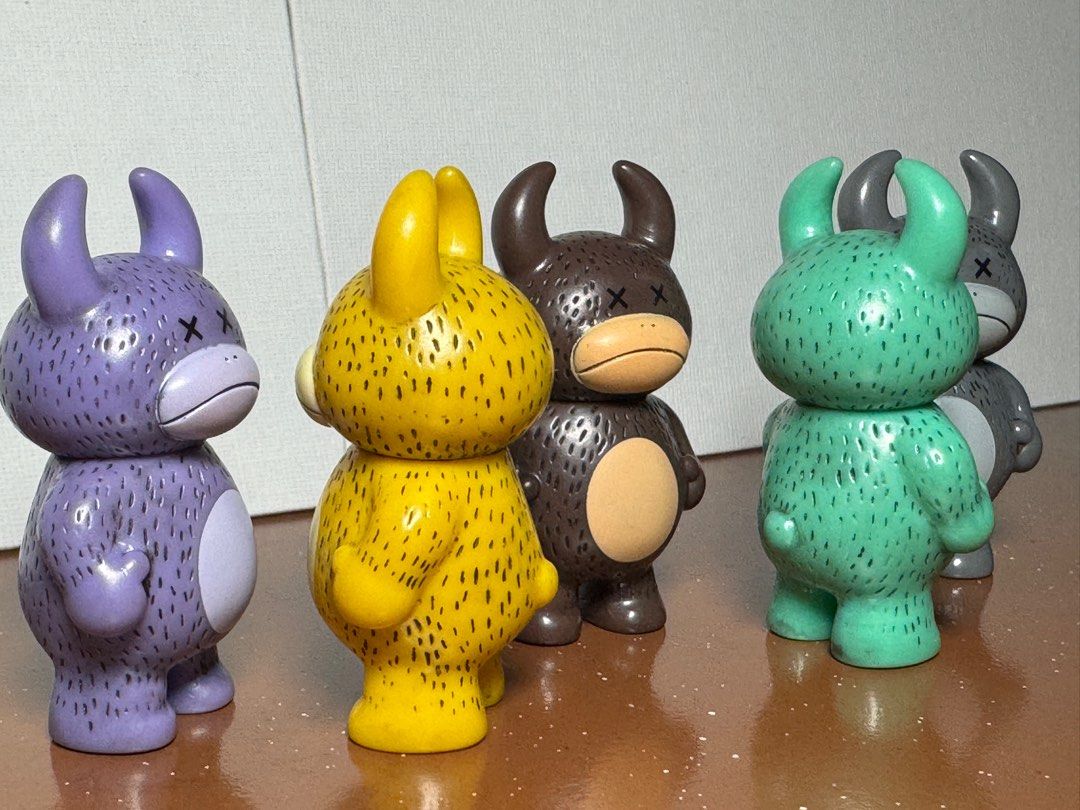 UAMOU VAG Series 3 (Category: Designer & Blind Box Toys) located in Makati City. Submitted by crayonf5 (Listing ID 1386945912, Image 3). Description: FOR SALE: UAMOU VAG Series 3 Vinyl Artist Gacha 5 figures Payment: BDO / GCash Shipping: Grab / Lalamove (buyer's expense) Location: Makati.