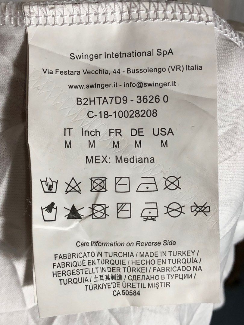 Versace (Category: Luxury Apparel) located in Montevista. Submitted by rdthriftshub (Listing ID 1386865195, Image 3). Description: Maganda pa condition May kaunting fade lng sa print .