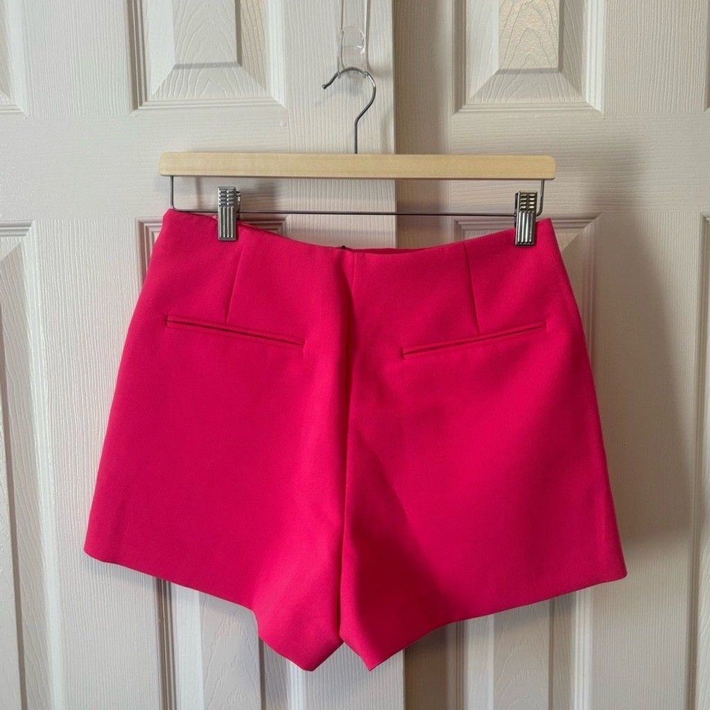Zara Asymmetrical Skort in Hot Pink (Category: Skirts) located in Pasig City. Submitted by ecasarmientodv (Listing ID 1386788020, Image 2). Description: Size medium on tag but can fit to size 27-28 bought for 1,300.