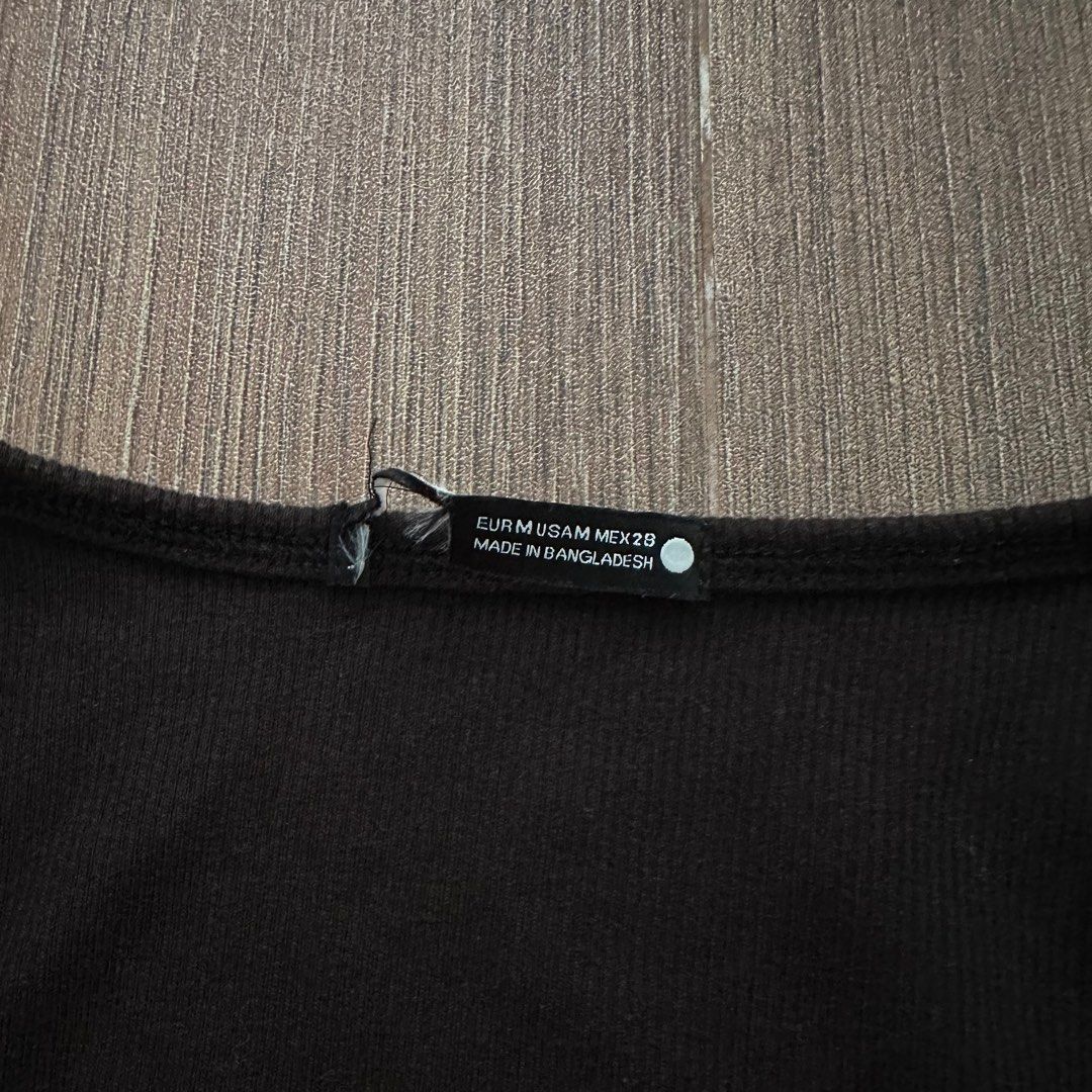 Zara Black Ribbed Crop Tank Top (Category: Sleeveless) located in Paranaque City. Submitted by ndeclutters (Listing ID 1386808131, Image 3). Description: • Labels says Medium but it can also fit XS-S frames. • Brand new and never been used. • Take note that this is just an 0verrun. RFS: Bought impulsively. Message me for more details!.