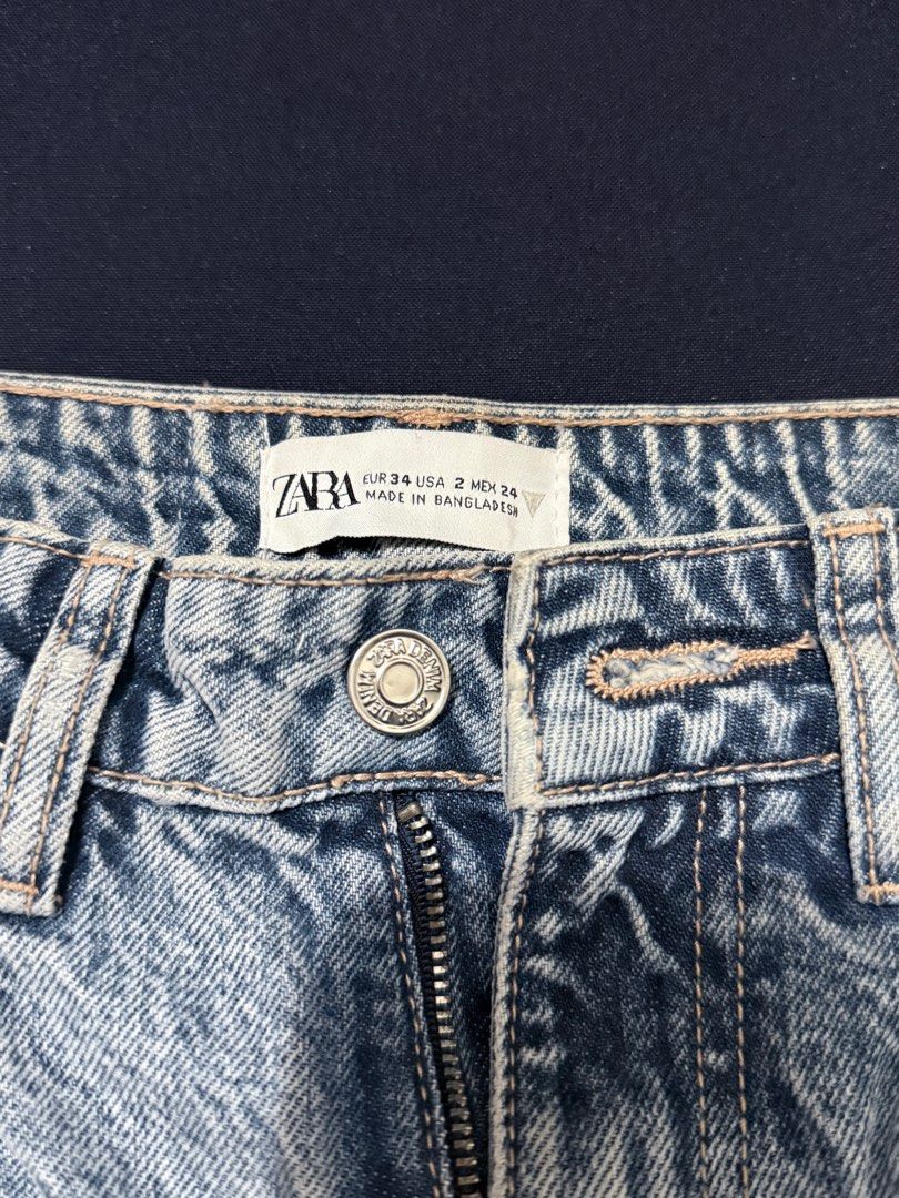 Zara Mom Jeans Bundle Eur 34 Size small (Category: Announcements) located in Manila. Submitted by airayanuaria (Listing ID 1386839406, Image 2). Description: Decluttering Zara Mom Jeans Bundle 2pcs Eur 34 - USA 2 - Mex 24 Barely used Size small 26-27 waistline Sampaloc manila loc.