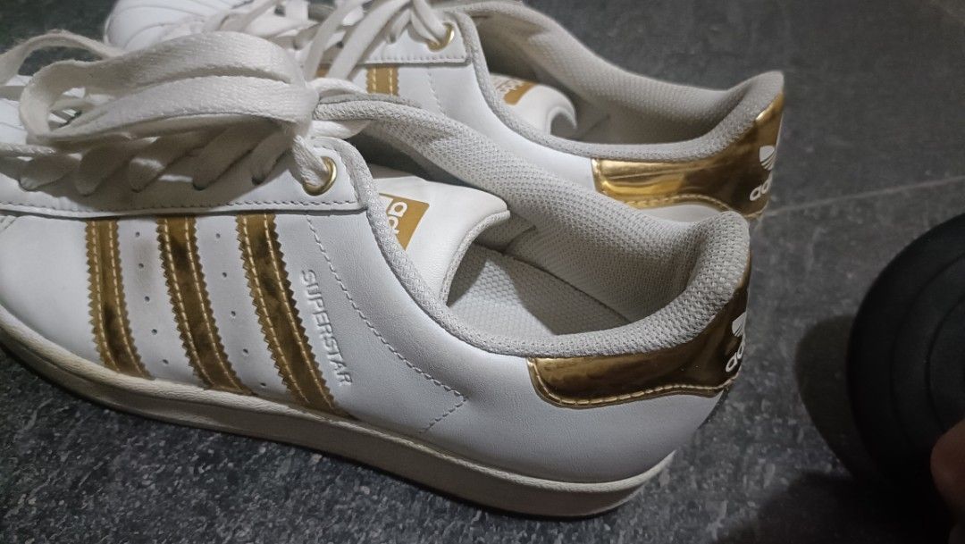 Addidas Super Star (Category: Sneakers) located in Quezon City. Submitted by MsMars (Listing ID 1387036226, Image 2). Description: Preloved RFS: Declutter.