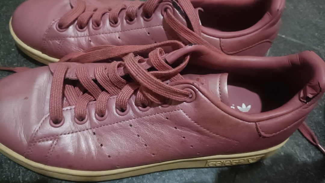 Adida - Metallic Pink (Category: Sneakers) located in Quezon City. Submitted by MsMars (Listing ID 1387034174, Image 1). Description: Preloved RFS: Declutter.