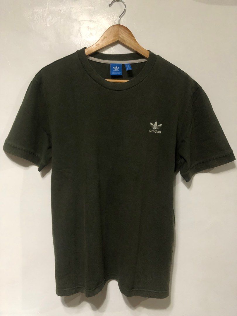 Adidas Army Green Shirt (Category: Tshirts & Polo Shirts ) located in Baliuag. Submitted by _jai. (Listing ID 1387137536, Image 1). Description: Adidas Army Green Shirt 21 x 26 inches Very good condition Issue: slight fade on the sleeve and unnoticeable pin hole SF C/O BUYER Payment: Metrobank/Gcash.