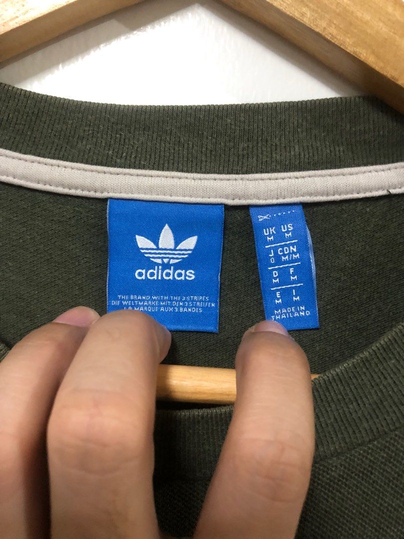 Adidas Army Green Shirt (Category: Tshirts & Polo Shirts ) located in Baliuag. Submitted by _jai. (Listing ID 1387137536, Image 2). Description: Adidas Army Green Shirt 21 x 26 inches Very good condition Issue: slight fade on the sleeve and unnoticeable pin hole SF C/O BUYER Payment: Metrobank/Gcash.