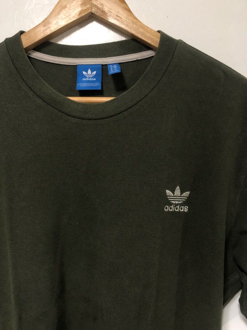 Adidas Army Green Shirt (Category: Tshirts & Polo Shirts ) located in Baliuag. Submitted by _jai. (Listing ID 1387137536, Image 3). Description: Adidas Army Green Shirt 21 x 26 inches Very good condition Issue: slight fade on the sleeve and unnoticeable pin hole SF C/O BUYER Payment: Metrobank/Gcash.