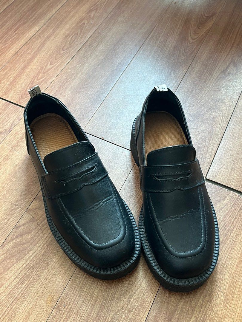 Andante Chunky Loafers (Category: Loafers) located in Manila. Submitted by beatx_0024 (Listing ID 1387107244, Image 2). Description: Black Size 7 Rfs: outgrew the style barely used with box!.