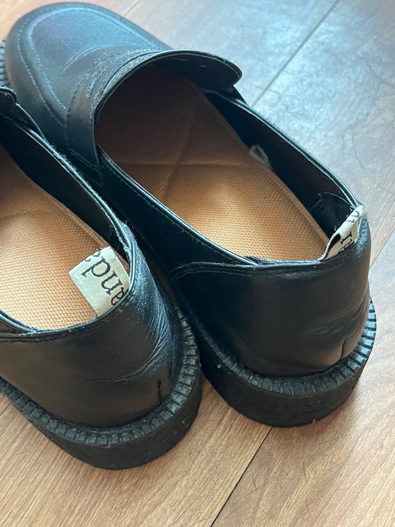 Andante Chunky Loafers (Category: Loafers) located in Manila. Submitted by beatx_0024 (Listing ID 1387107244, Image 3). Description: Black Size 7 Rfs: outgrew the style barely used with box!.