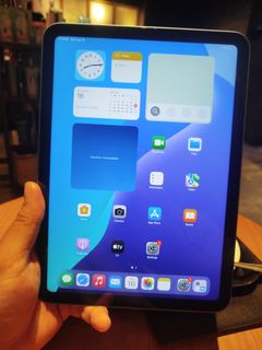 iPad 10th Gen 256gb Like New under Apple Warranty, Mobile Phones