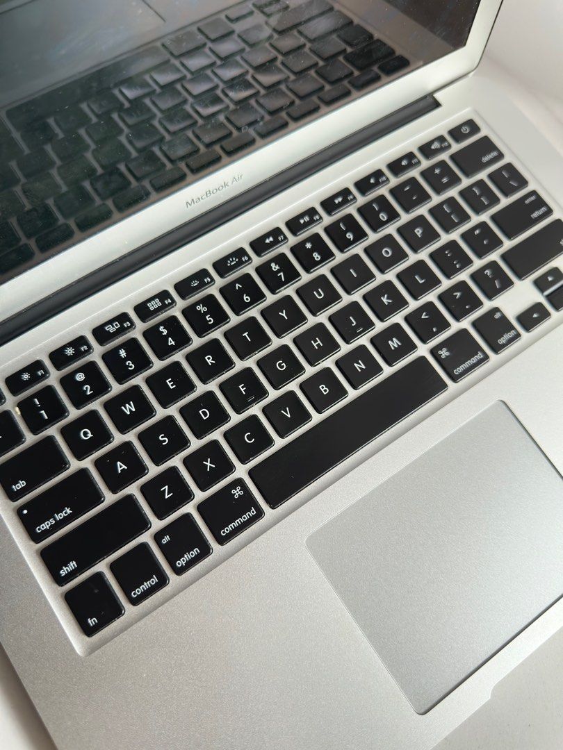 Apple Macbook Air 2017 13 inch (Category: Laptops & Notebooks) located in Paranaque City. Submitted by coffeebeanss (Listing ID 1387034796, Image 3). Description: Storage: 128 GB, Memory: 8 GB Comes with box and charger Purchased from Power Mac in 2018 and still in very good condition :).