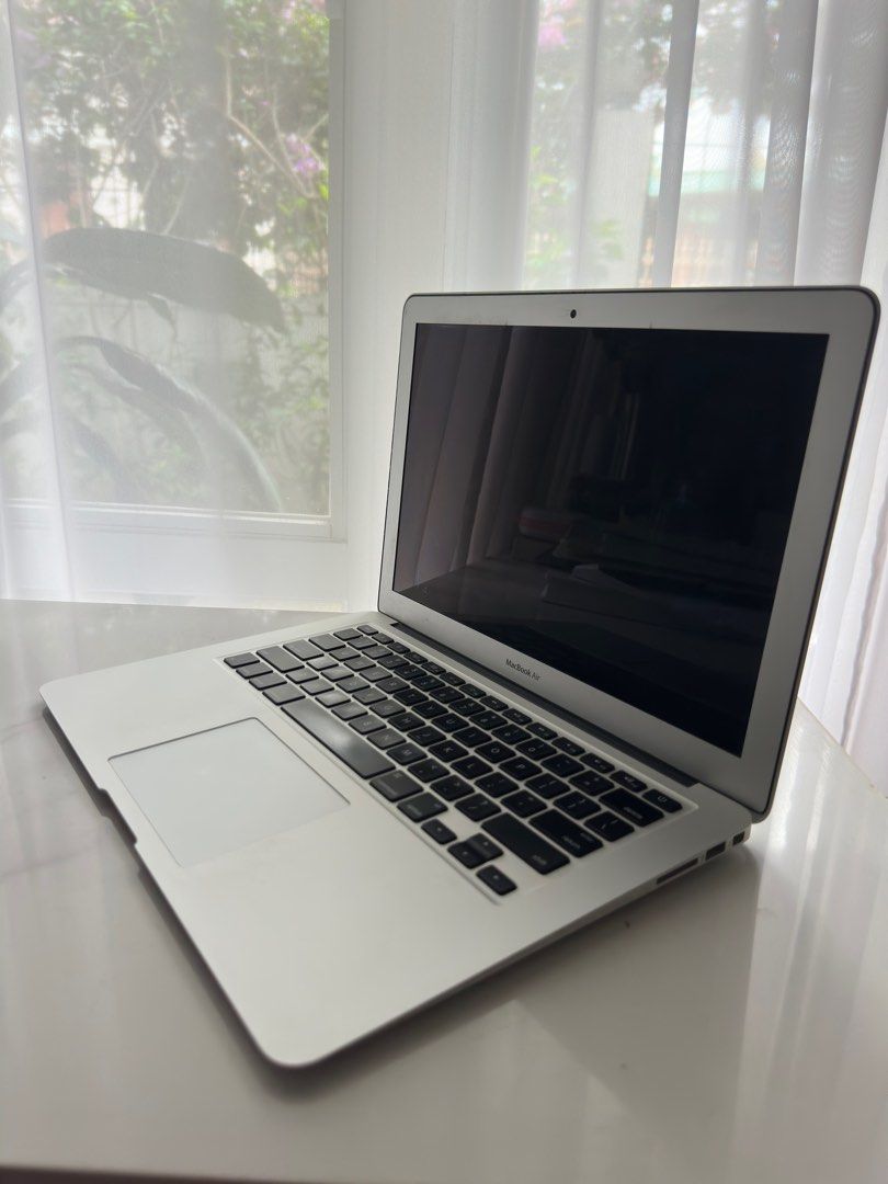 Apple Macbook Air 2017 13 inch (Category: Laptops & Notebooks) located in Paranaque City. Submitted by coffeebeanss (Listing ID 1387034796, Image 1). Description: Storage: 128 GB, Memory: 8 GB Comes with box and charger Purchased from Power Mac in 2018 and still in very good condition :).