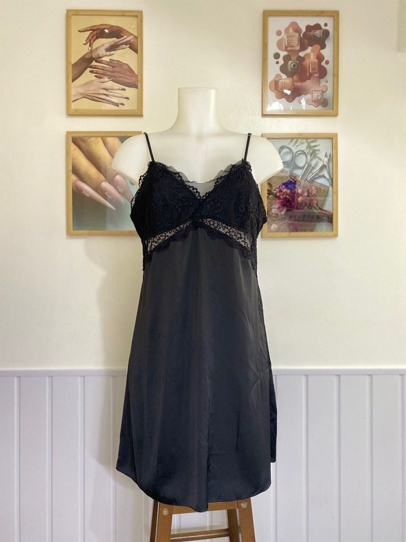 Black Lingerie with robe (Category: Undergarments & Loungewear) located in Cavite. Submitted by itsayaaa (Listing ID 1387038453, Image 3). Description: ⊹𓂃ִֶ ˑ ✧` SILK ROBE SET `✧ˑ ִֶ 𓂃⊹ LARGE • Color may vary due to lighting. • Manage your expectations as these items are thrifted/preloved/brandnew. • Ready to wear • Please expect minimal flaws that can go unnoticed by the seller. .