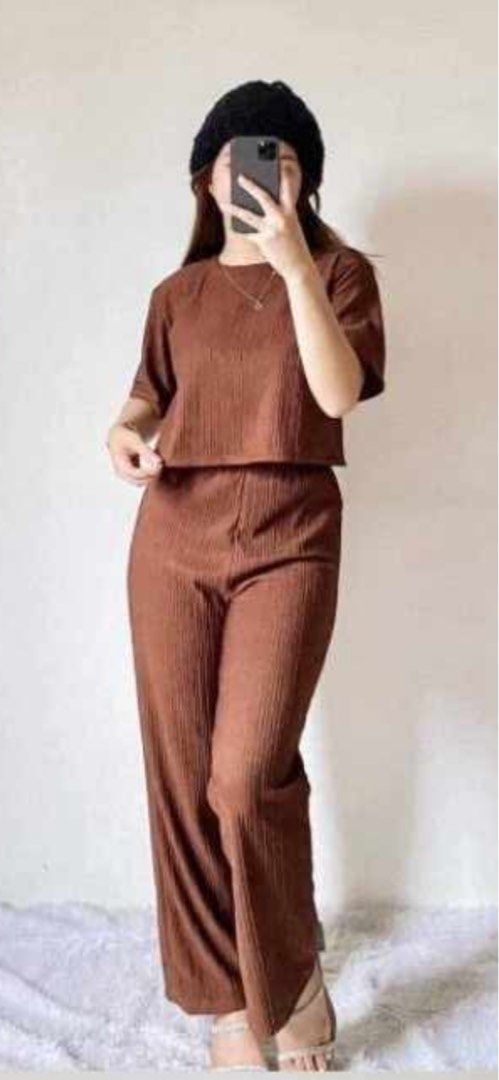 Brown coordinates (Category: Sets or Coordinates) located in Taguig. Submitted by nikki.mnl (Listing ID 1387106839, Image 1). Description: .