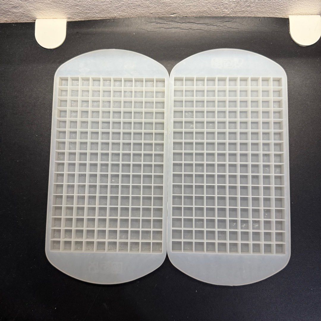 BUNDLE Ice Trays (Category: Other Kitchenware & Tableware) located in Paranaque City. Submitted by potatocart (Listing ID 1387019036, Image 3). Description: + need washing.