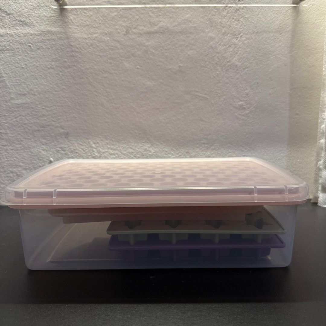 BUNDLE Ice Trays (Category: Other Kitchenware & Tableware) located in Paranaque City. Submitted by potatocart (Listing ID 1387019036, Image 1). Description: + need washing.