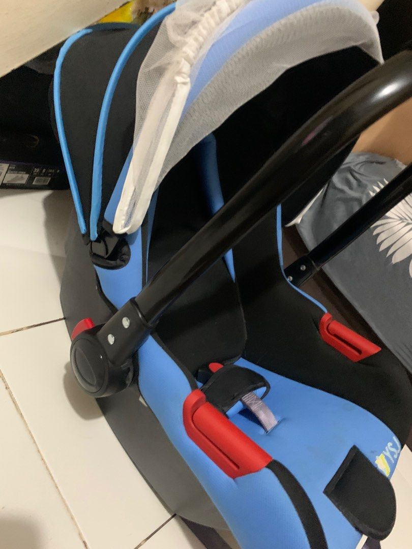 CARSEAT FOR BABY (Category: Carriers & Slings) located in Manila. Submitted by beishop (Listing ID 1387109912, Image 2). Description: - Good condition - Used for days only - No issue Rfs: di nagagamit .