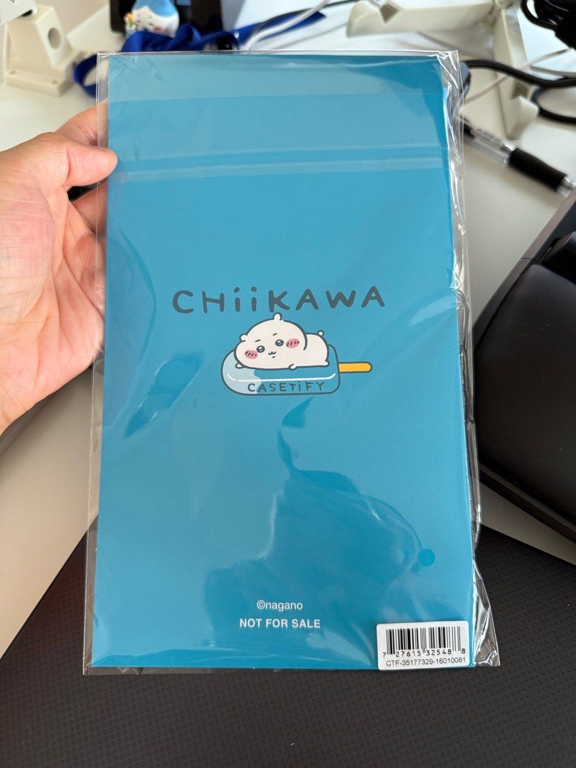 Chiikawa Floaty （分類：動漫角色周邊）位於 Hong Kong。 由 ray_r_a_y 提交（商品編號 1387067799，圖片 2）。簡介： chiikawa floaty phone and drink holder inflatable。