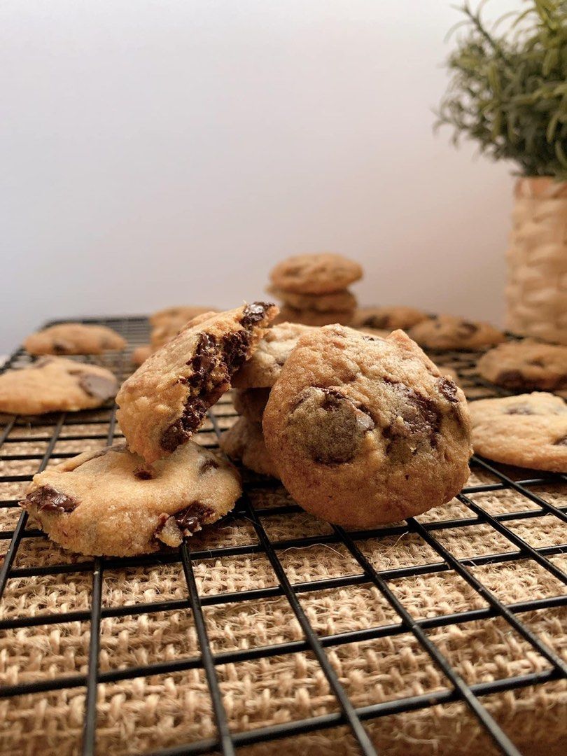 Chocolate chip walnut cookies (Category: Homemade Bakes) located in Singapore. Submitted by pinkeescreationsnewaccount (Listing ID 1387158366, Image 1). Description: Premiuim choc chip Walnut Crunchy but light! 30-35 pieces 1 bottle.