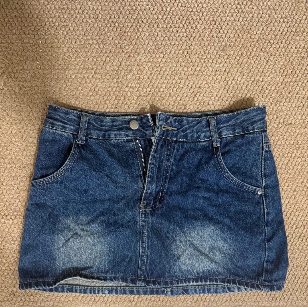 Classic Denim Mini Skirt (Category: Skirts) located in Mandaluyong City. Submitted by pyba_ (Listing ID 1387026331, Image 1). Description: Unbranded denim mini skirt with shorts inside Can fit sizes 26-27 Still in very good condition! .