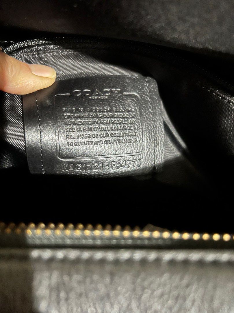 Coach overnight travel bag (Category: Luxury Bags & Wallets) located in Quezon City. Submitted by bella_ciao (Listing ID 1386967899, Image 3). Description: For pick up only Location: Don Antonio QC Lost strap .