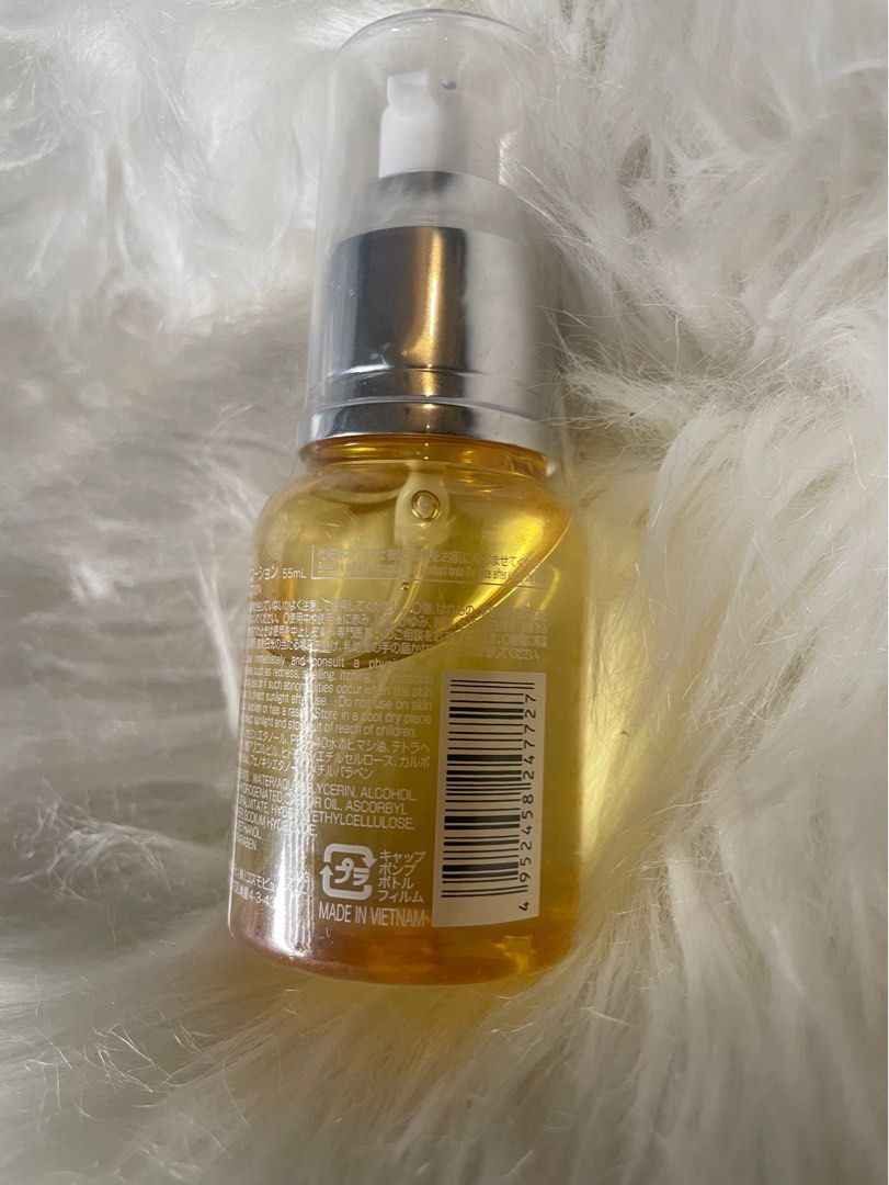 Daiso Vitamin C Serum (Category: Face Care) located in Quezon City. Submitted by yaaanyaaansells (Listing ID 1386985248, Image 3). Description: Daiso Vitamin C serum (55ml) - For smoother and tighter skin - Reconstructs the skin - Restores suppleness and tone - Anti-aging and lightens pigment spots HOW TO USE: Apply a few drops on face or palm, then spread evenly. Skin Type: Acne-prone, All Skin Type, Combination Skin, Dull, Normal. Limited quant