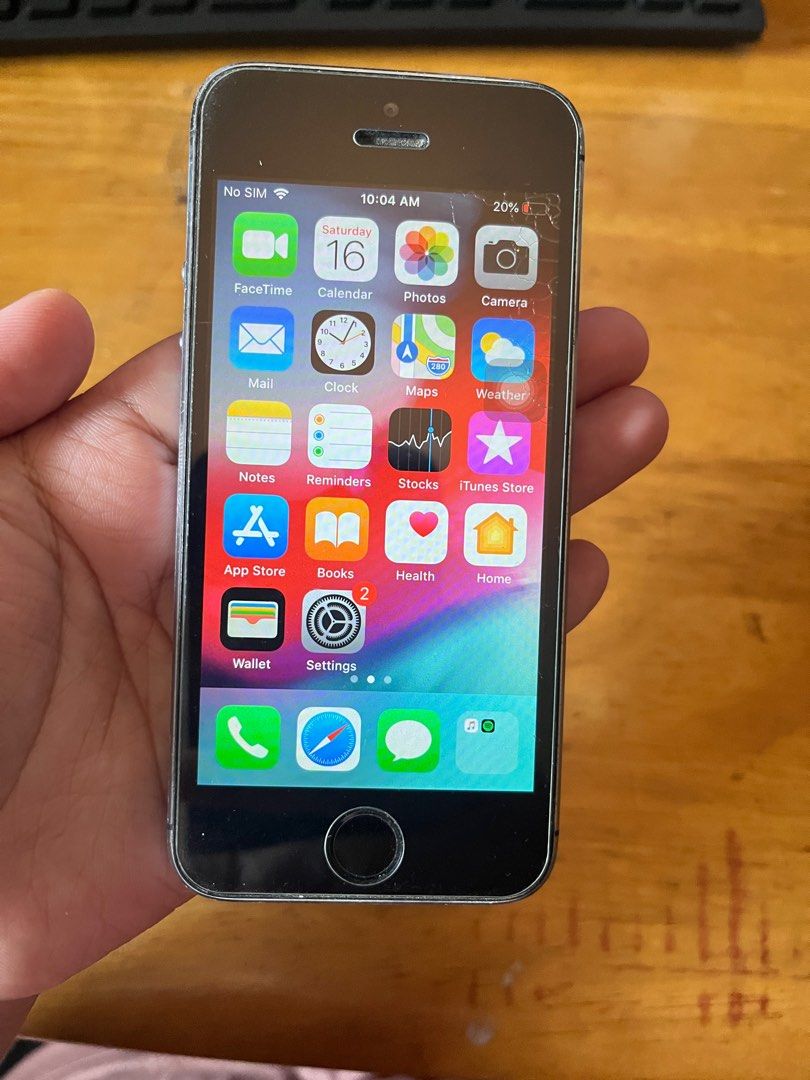 Defective iPhone 5s (Category: Others) located in Quezon City. Submitted by graceee21 (Listing ID 1386986570, Image 1). Description: PLEASE READ DESCRIPTION. Will not entertain questions na nasa description na ang sagot. I will only answer questions about the phone na hindi nakalagay dito. * Issue: screen (may crack sa upper left but still responsive) , mabilis na ma-low battery. For parts na lang siguro * not factory unlocked - need ng gpp chip(
