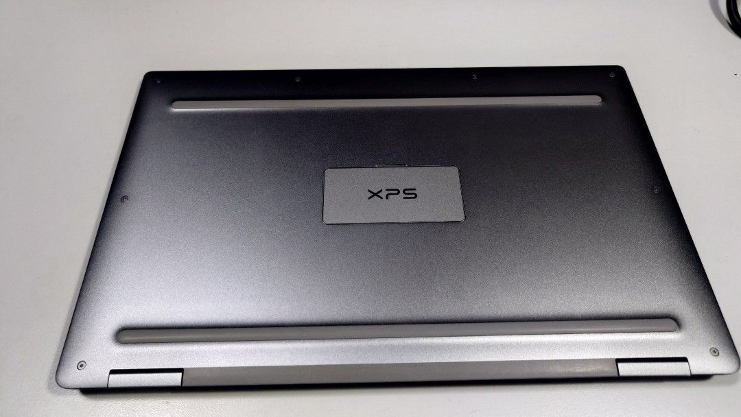 Dell XPS Laptop (Category: Laptops & Notebooks) located in Makati City. Submitted by ppomidyar (Listing ID 1387148721, Image 3). Description: 13.3 2-in-1 laptop tablet. i-7 512GB storage 8GB RAM 2018 model digital pen two power cords with original box.