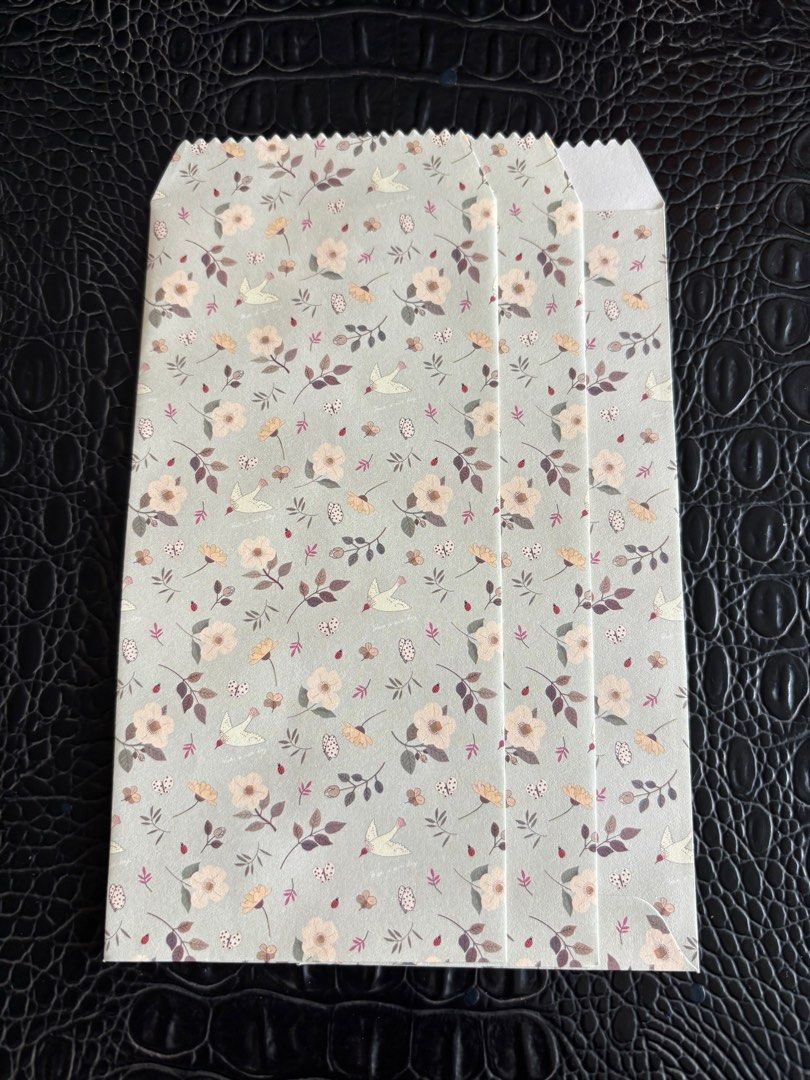 Envelopes clearance! (Category: Craft Supplies & Tools) located in Singapore. Submitted by ladiezessentials (Listing ID 1387048310, Image 1). Description: Any 3 for $1 Any 5 for $1.50 Kraft envelopes 4 for $1 Self pick up thanks!.