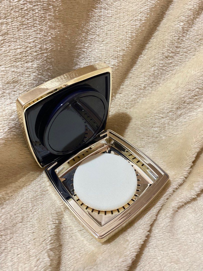 Estee Lauder Double Wear Matte Powder (Category: Makeup) located in General Mariano Alvarez. Submitted by kuhwenyyy (Listing ID 1387155345, Image 3). Description: Estee Lauder Double Wear Stay in Place Matte Powder 12g Shade: 2W1 DAWN Slightly used, 1-2 times. .