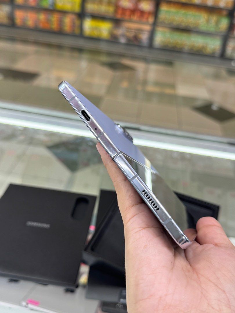 FOLD 5 512GB OPENLINE NTC COMPLETE (Category: Samsung) located in Pasig City. Submitted by lianheart2020 (Listing ID 1387036243, Image 2). Description: FOR SALE‼️‼️ SECONDHAND FOLD 5‼️‼️ 512GB OPENLINE NTC BLUE NO HISTORY OF REPAIR COMPLETE WITH BOX CHECK ALL YOU WANT PM ONLY‼️ WE ACCEPT COD‼️ WE ACCEPT TRADE IN‼️ AT GREENHILLS SHOPPING CENTER 09171104286.